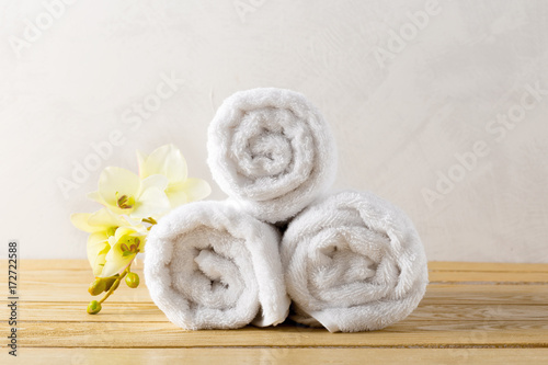 towels roll with flower