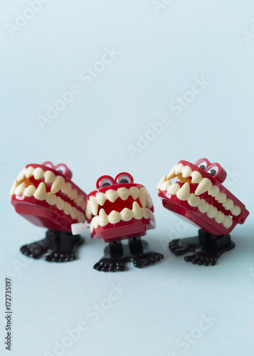The singers: close up of wind up vampire chattering teeth toys