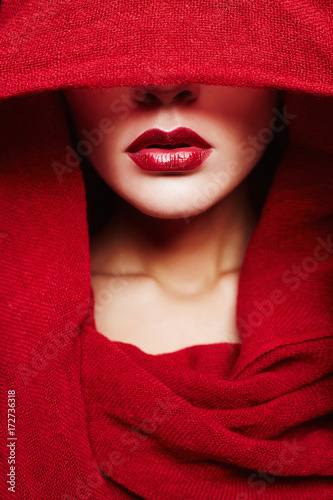 Fotografia fashion islamic style woman.red lips girl