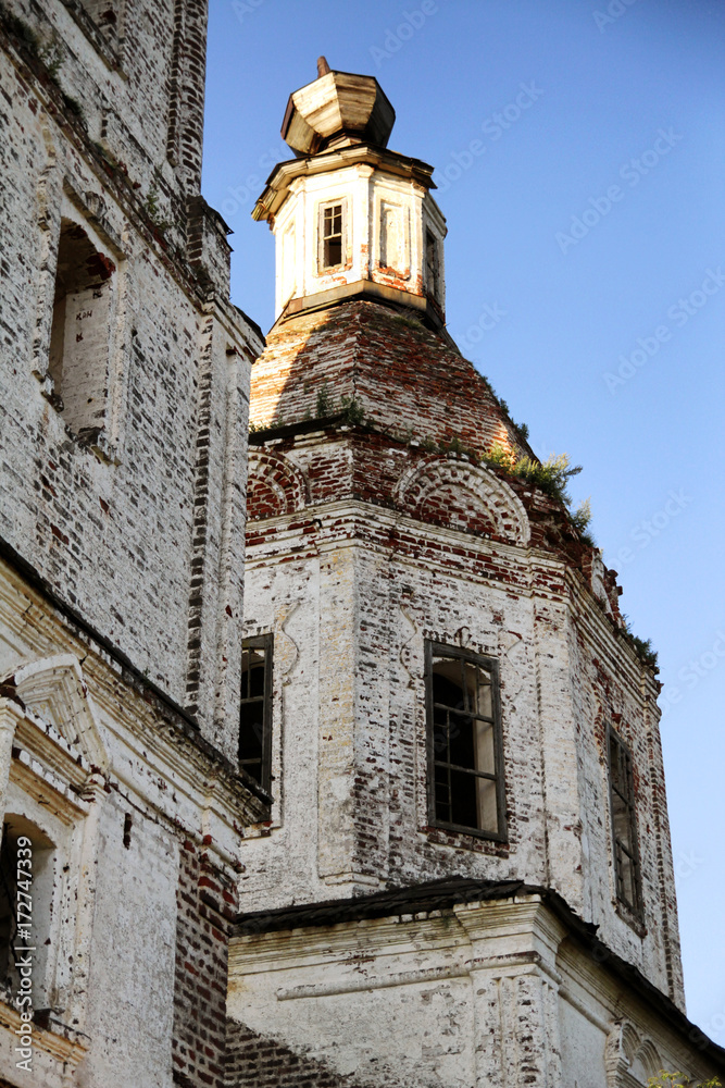 Fototapeta premium detail of a tower and dome of thrown and destroyed stone orthodox church in north of Russia of Vologda region
