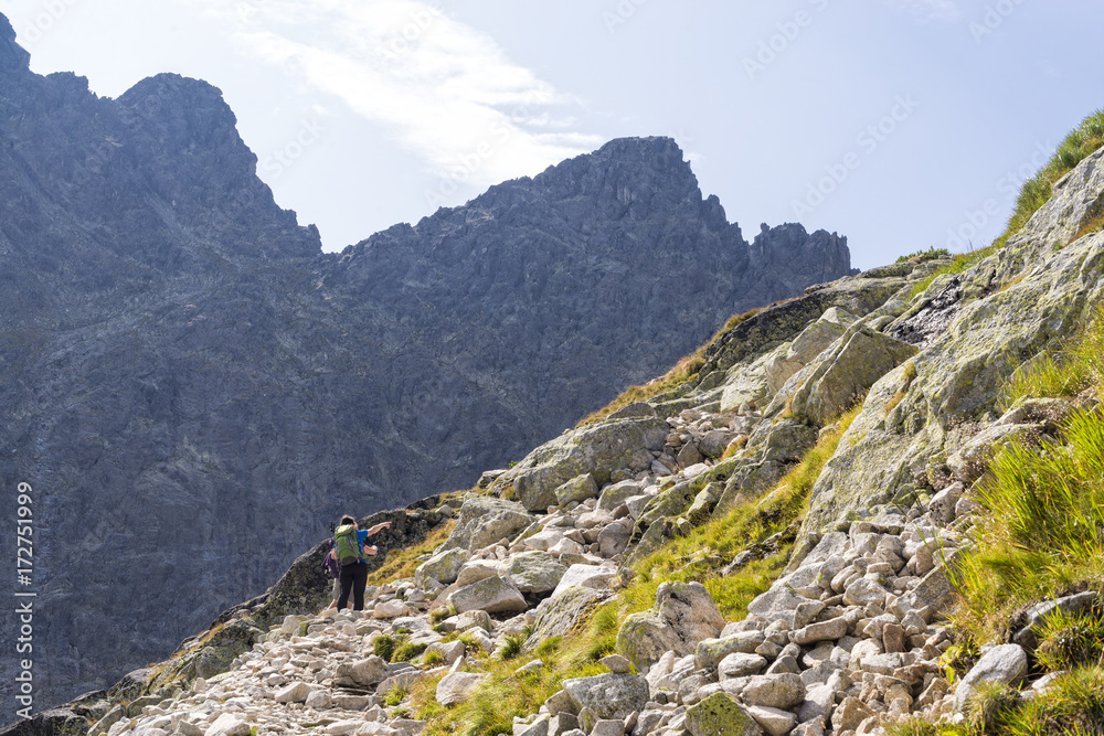 Obraz premium Tourists hiking in the mountains