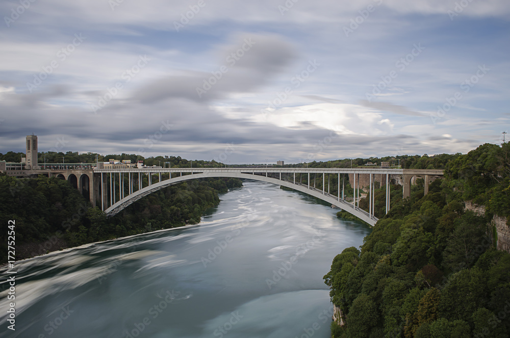 Regenbogenbrücke bei den Niagara Fällen