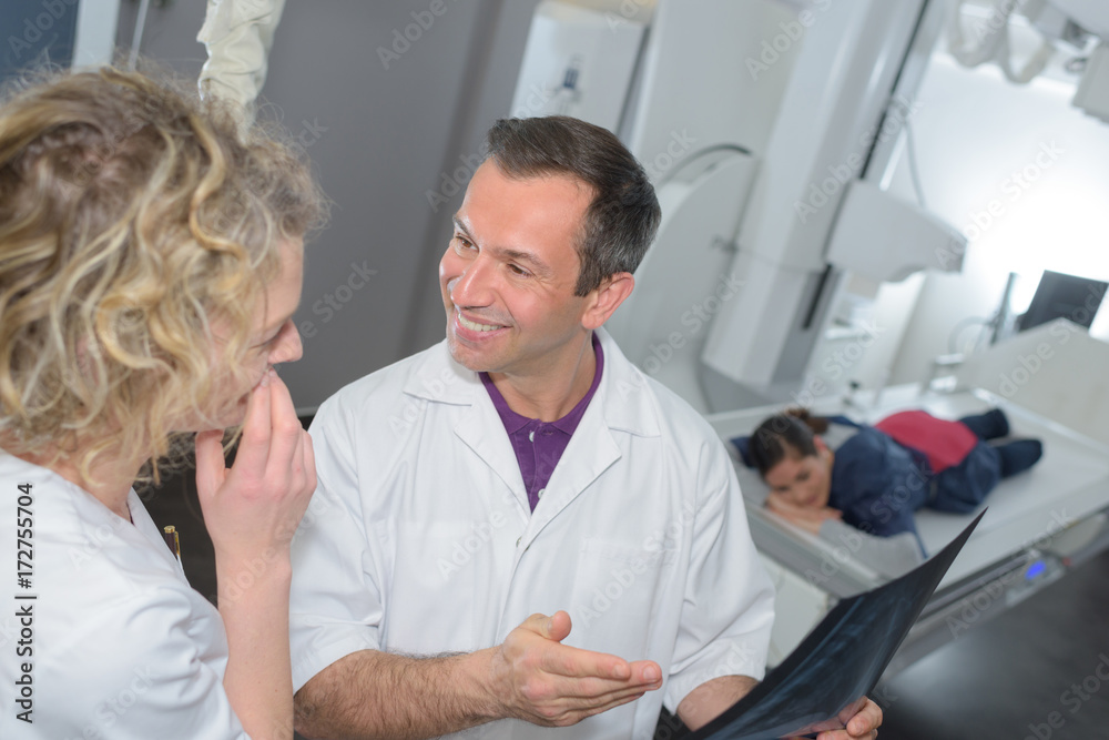 Obraz premium doctor and nurse laughing