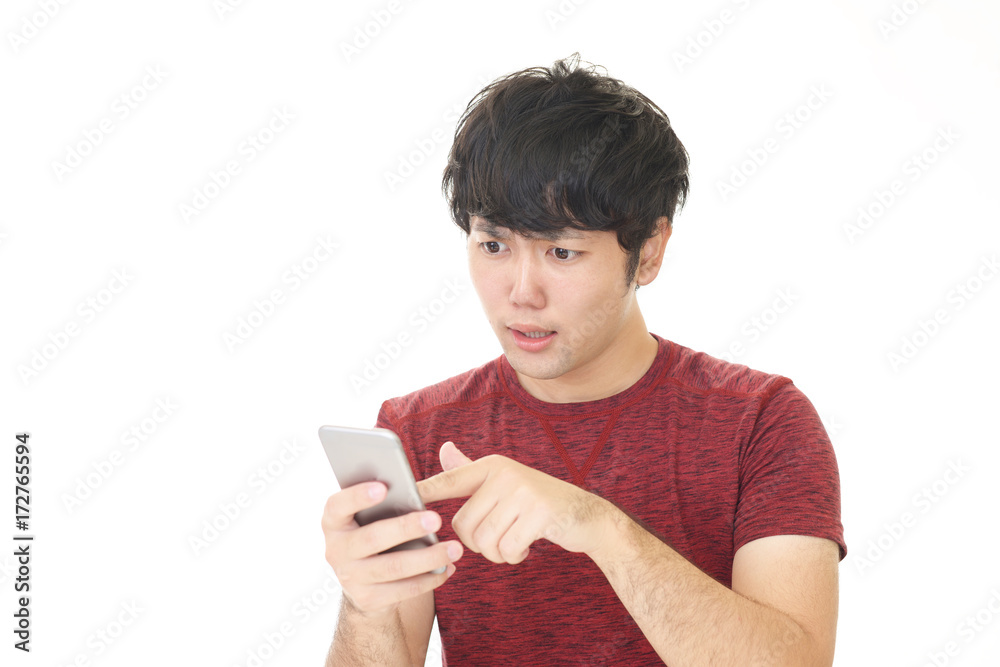 驚いた表情の男性 驚いた表情の男性