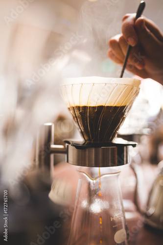 Hand stirring pourover coffee maker