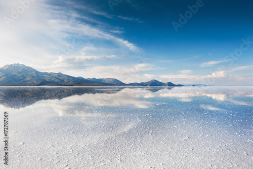 Salt flat Salar de Uyuni, Bolivia © smallredgirl