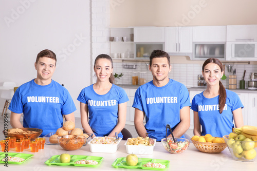 Team of teen volunteers rea...