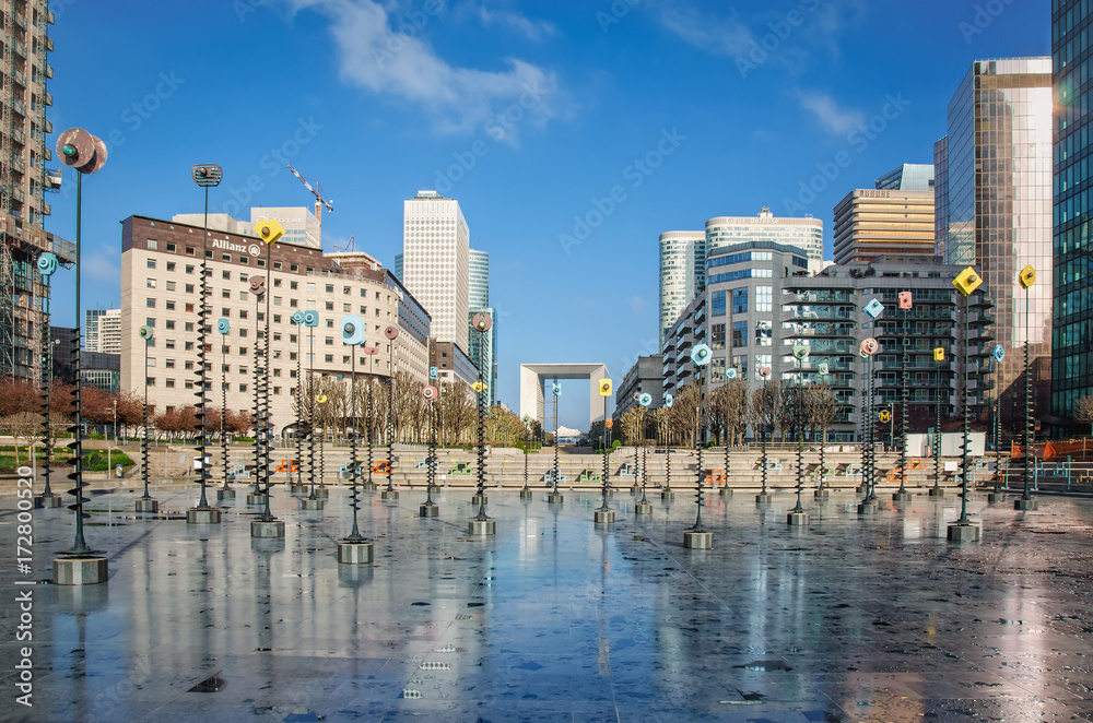 Obraz premium Paris, France - April 20, 2013: View of Le Bassin, Takis installation and modern architecture buildings in Paris La Defense business district.