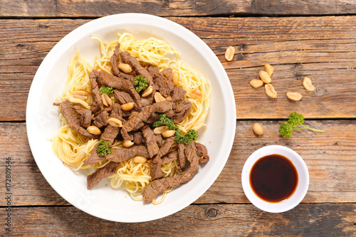 fried noodles with beef