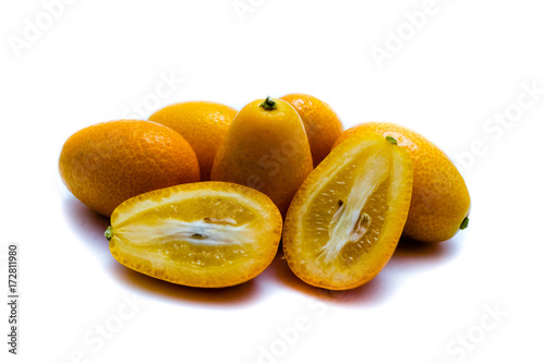 Kumquat Kumquats isoliert freigestellt auf weißen Hintergrund, Freisteller