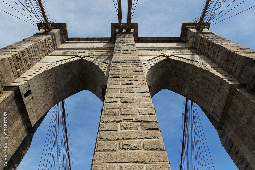 Fototapeta premium Pile du Pont de Brooklyn