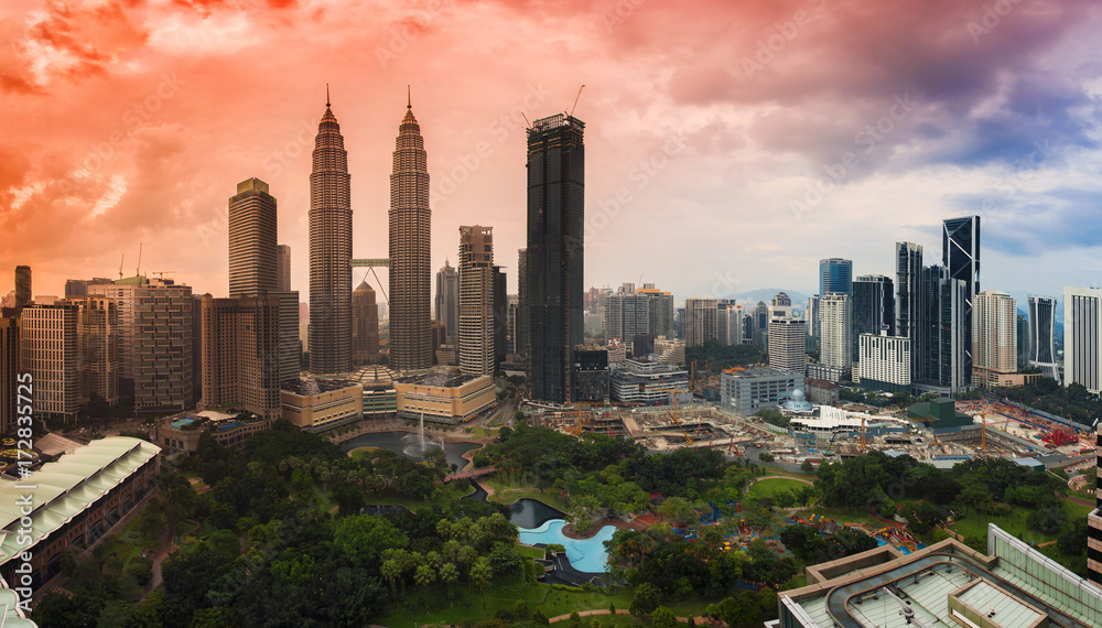 Fototapeta premium Kuala Lumpur skyline during night