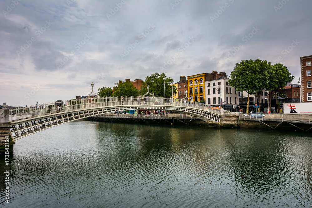 Obraz premium Penny Bridge Dublin