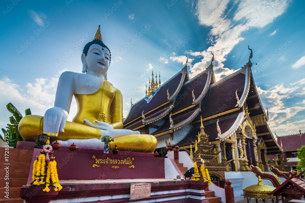 Fototapeta premium Buddha in Wat Khuan Khama temple. Chiang Mai, Thailand.