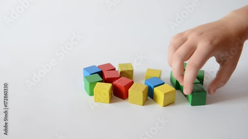 bunte Bausteine sortieren