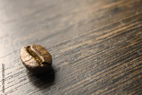 coffee bean on the table, wooden texture © tihiy_chelovek