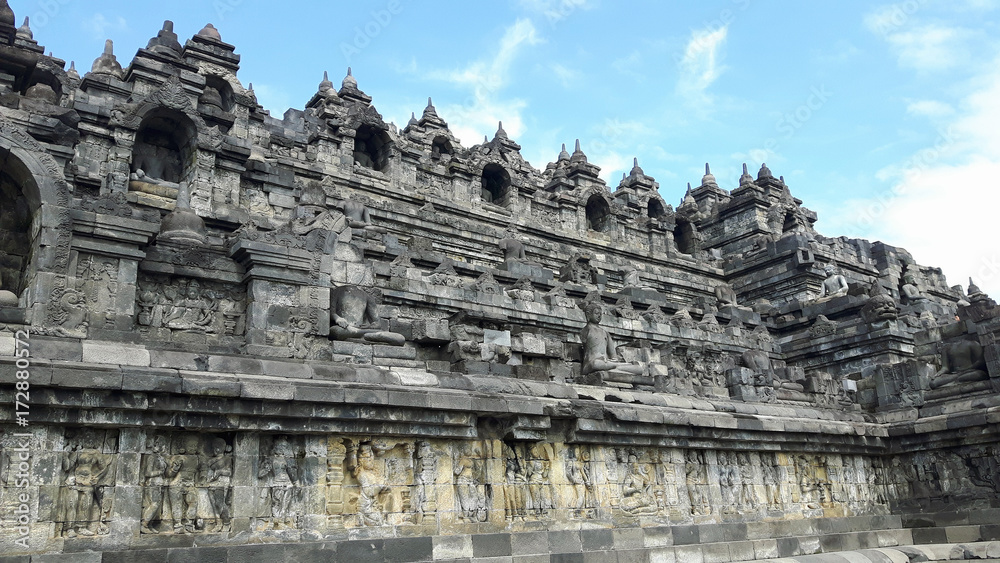 Statues du temple de Borobudur sur l'île de Java, Indonésie