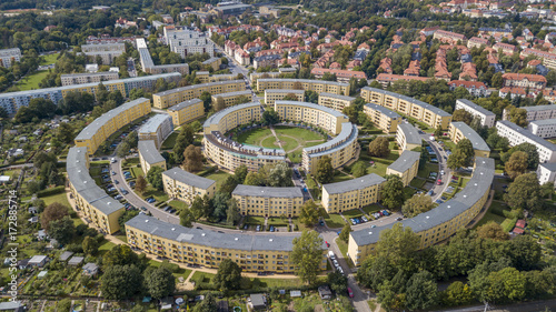 Obraz na płótnie Aerial view of apartment houses in concentric circles in Leipzig. Germany w salonie
