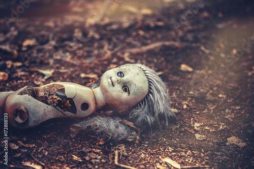 Fotografie A broken doll in an abandoned kindergarten in the village of Kopachi, Chernobyl
