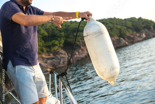Quadro em tela crew is in active on boat holding a fender