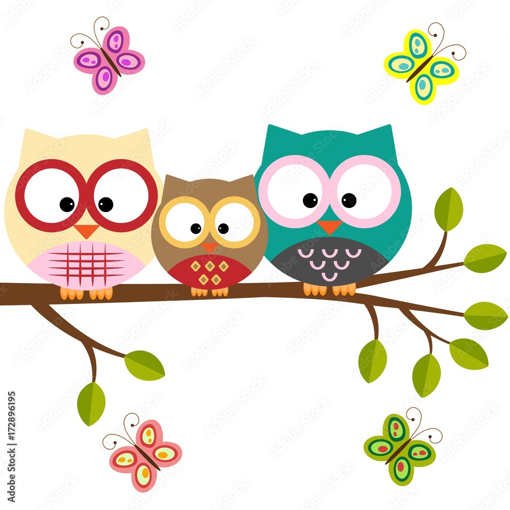 Fototapeta premium Sowy na drzewie z motylami