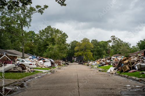 Canvas-taulu Debris from inside homes hit by Hurricane Harvey