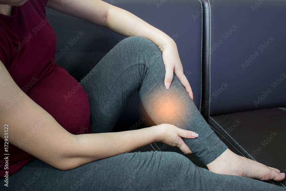 Leg cramps during pregnancy. Pregnant woman gets leg cramp.