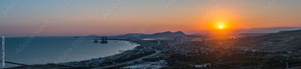Obraz premium Colorful sunset over the sea bay