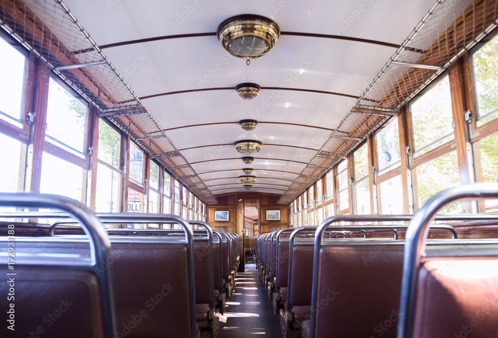 Interior vagón de tren antiguo Stock Photo | Adobe Stock