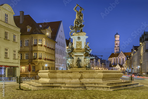 Augsburg Herkulesbrunnen beleuchtet