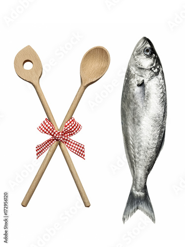 Kochlöffel und Fisch