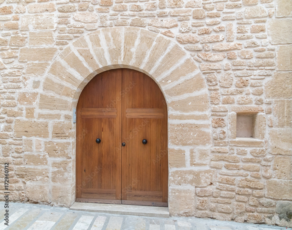 Haustür eines mediterranen Hauses