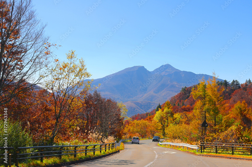 Naklejka premium 磐梯吾妻レークライン(裏磐梯・北塩原村)