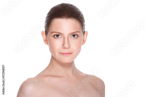 Foto Beautiful Young Woman with Clean Fresh Skin