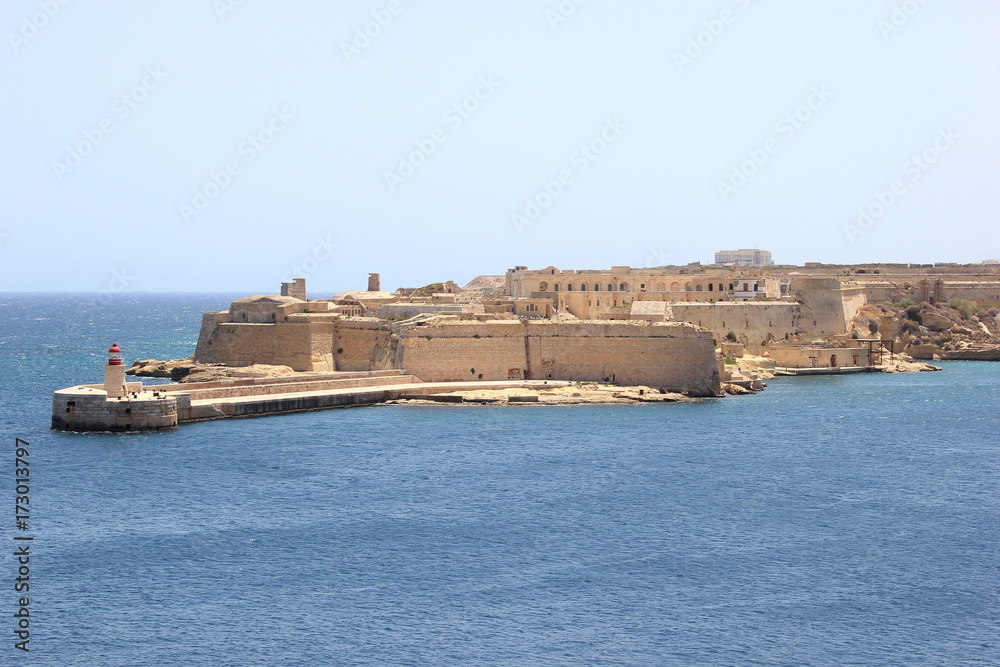 Blick auf die berühmte Festung Fort St. Elmo in Valletta (Malta)