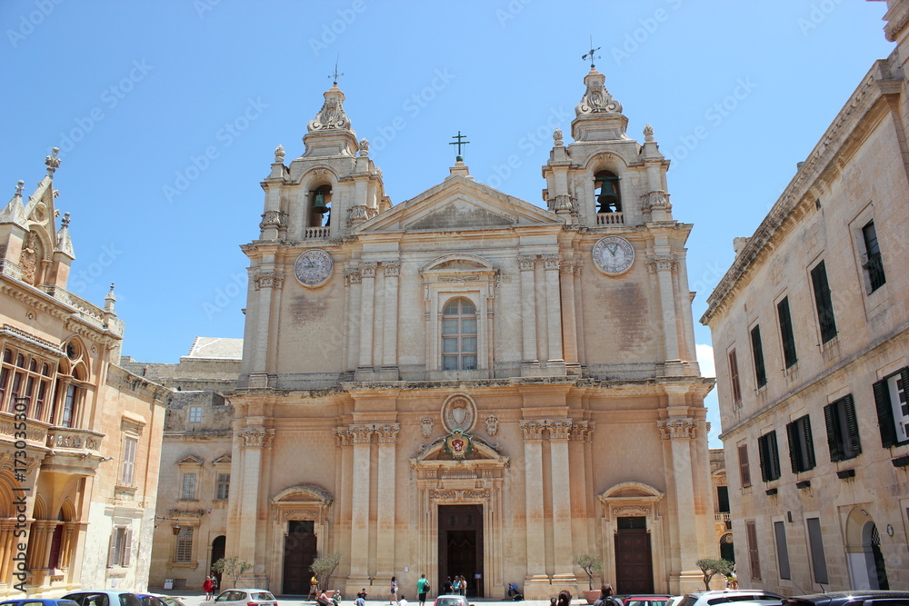 Die berühmte Kathedrale St. Paul in der Altstadt von Mdina (Malta)