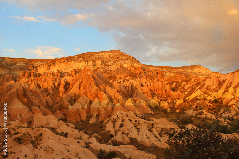 Fototapeta premium トルコ カッパドキア 夕焼け