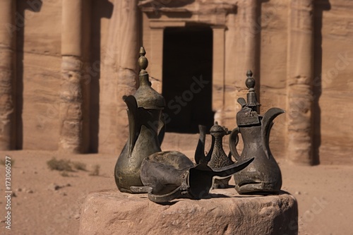 Canvas-taulu Ancient arabian - bedouin jars and jugs to take water, coffee an tea