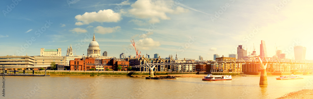 Fototapeta premium London, panoramic view with ships passing Millenium bridge