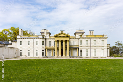 front view of Dundurn Castle in Hamilton, ON, Canada