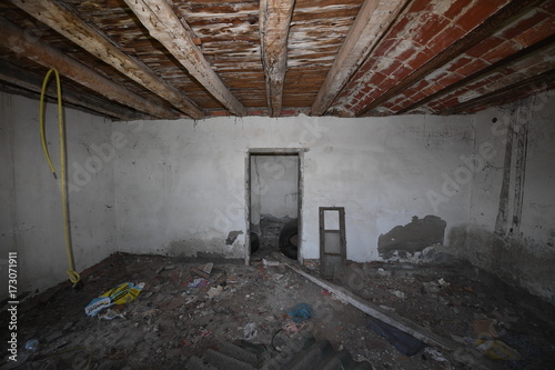 habitación de casa abandonada