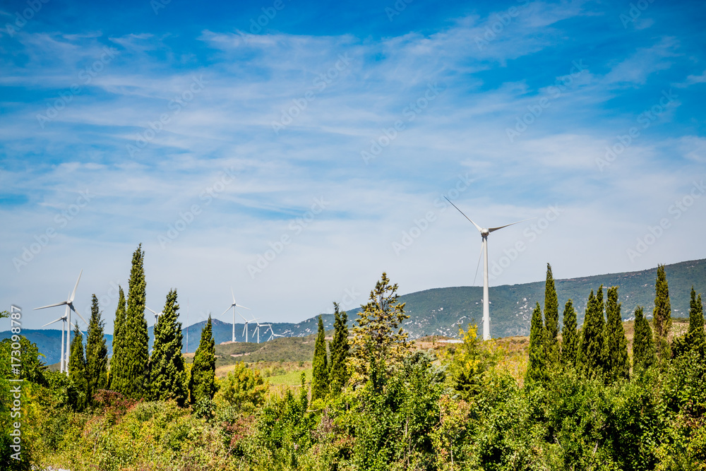Fototapeta premium Parc éolien dans les Pyrénées