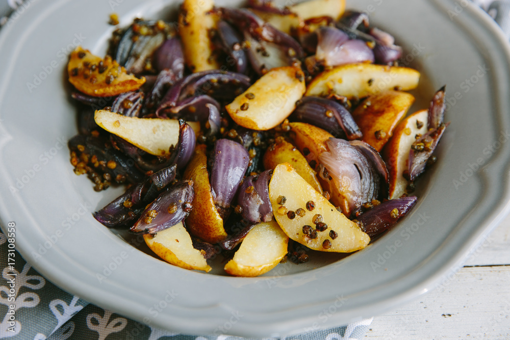 Roasted onion and pear salad, with lentils Roasted onion and pear salad, with lentils
