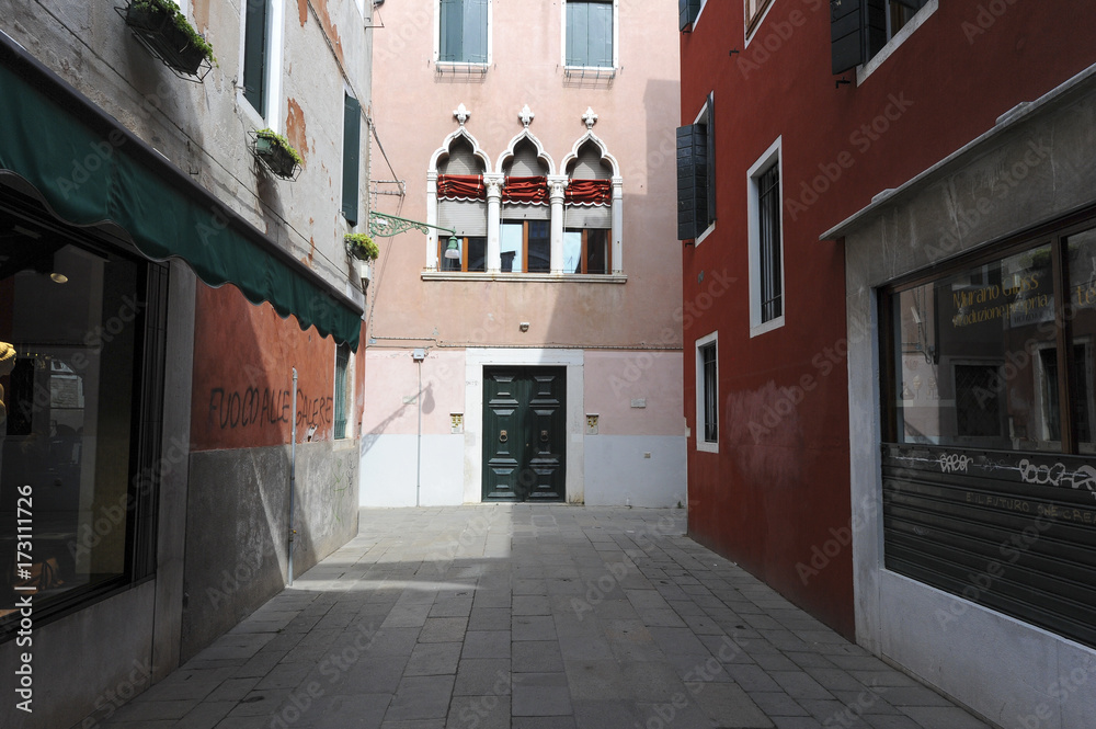 Inner courtyard in ancient Venice, Italy