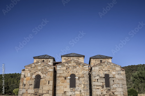 Visigothic Basilica of Santa Lucia del Trampal, Chapels outdoors view