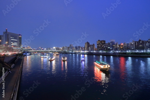 隅田川の屋形船