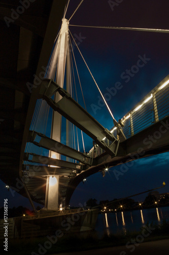 Beleuchtete Passerelle des deux Rives, Brücke der zwei Ufer bei Nacht photo