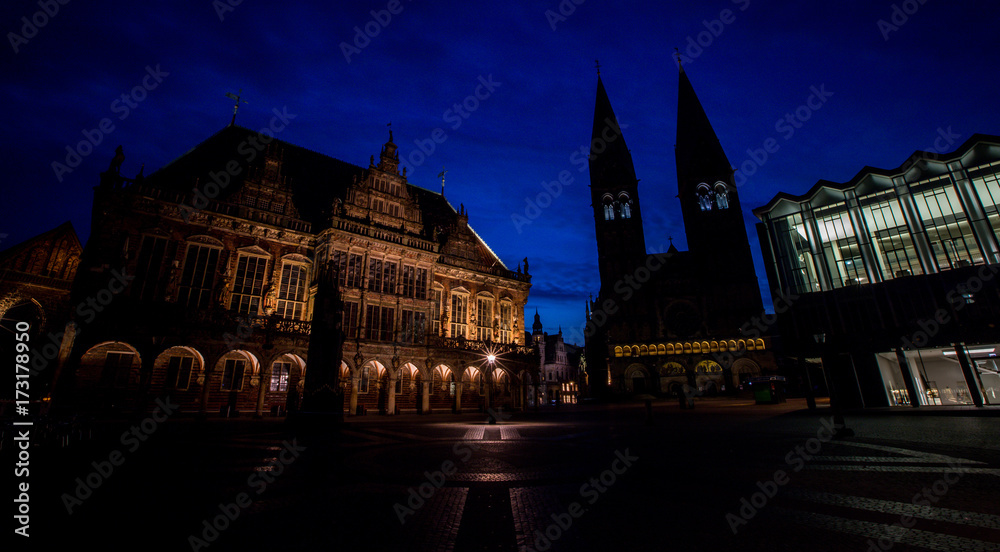 Bremer Rathaus und Dom bei Nacht