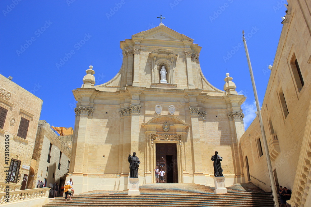 Die Altstadt von Victoria Rabat auf Gozo mit der Kathedrale (Malta)