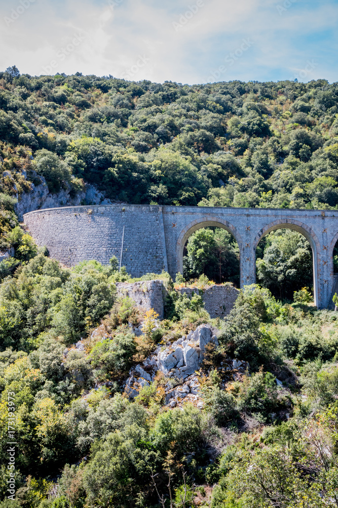 Le pont du col de Saint-Louis,  près de Caudiès-de-Fenouillèdes